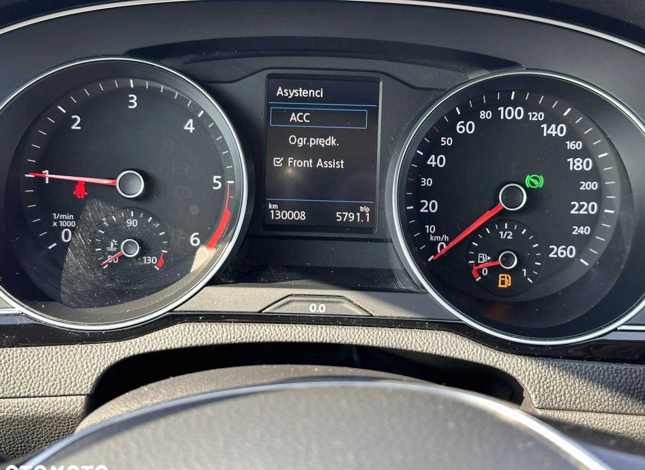Volkswagen Passat cena 77900 przebieg: 130000, rok produkcji 2019 z Wojkowice małe 301
